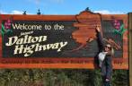 Início da Dalton Highway, que vai até o norte do Alaska
